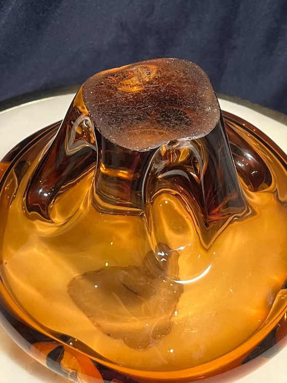 Image 1 of Ciotola vintage in vetro ambrato Sommerso Organic – 19 cm