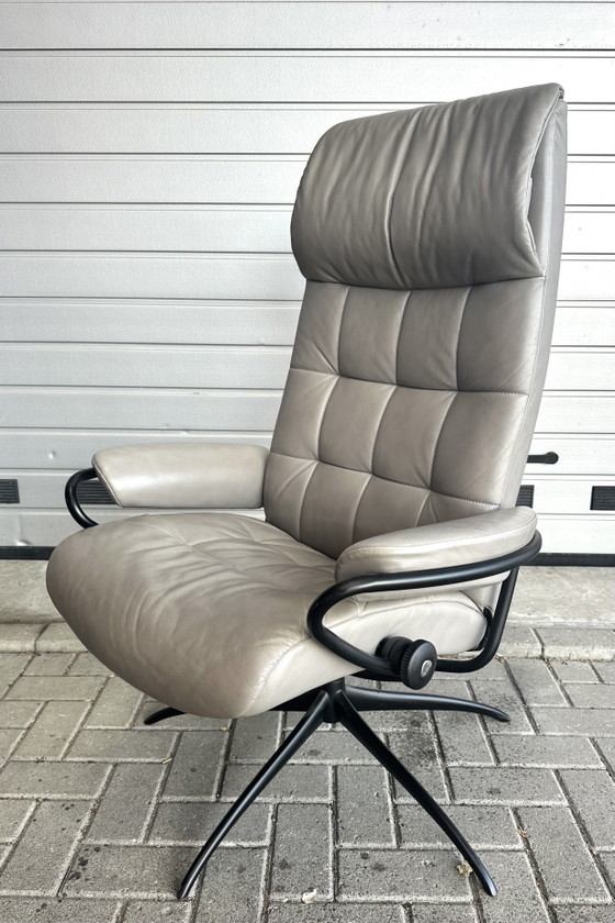 Image 1 of Stressless London fauteuil met hocker