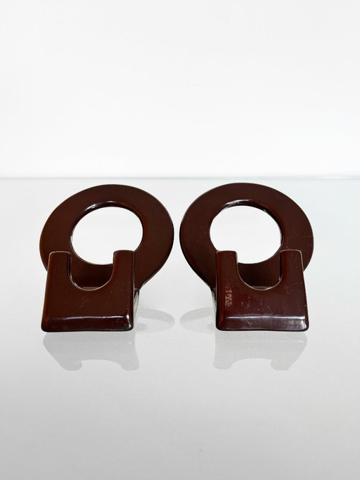 Set di due ganci da parete vintage in metallo marrone