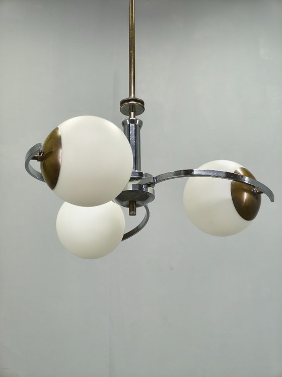 Image 1 of Lámpara de araña checa Art Déco de cromo y cristal opalino, década de 1930.