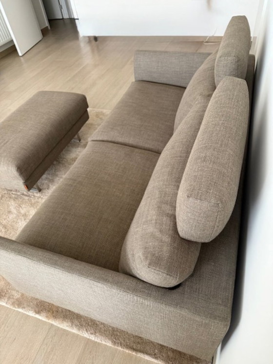 Image 1 of 1 siège avec deux appuie-têtes (amovibles) et 1 grand repose-pieds ou siège supplémentaire