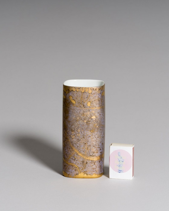 Image 1 of Helmut Drexler per Rosenthal - Gruppo scultoreo di cinque vasi in porcellana - Serie Goldfeuer in grigio lilla e oro