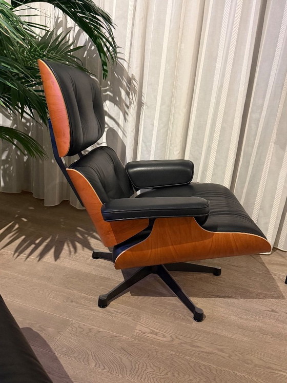 Image 1 of Vitra Eames Lounge Chair met Ottoman