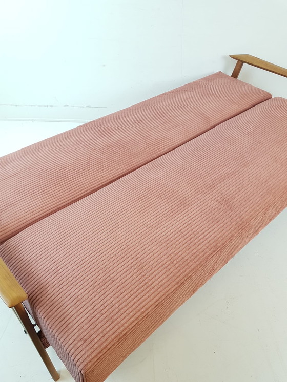Image 1 of Divano letto rosa vintage | divano a coste rosa