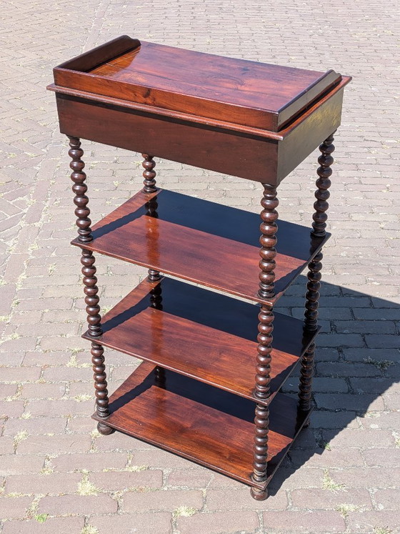 Antieke Victoriaanse etagère met 4 etages en gedraaide spoelversiering. – Boekenkasten, Wood (photo 13 of 14)