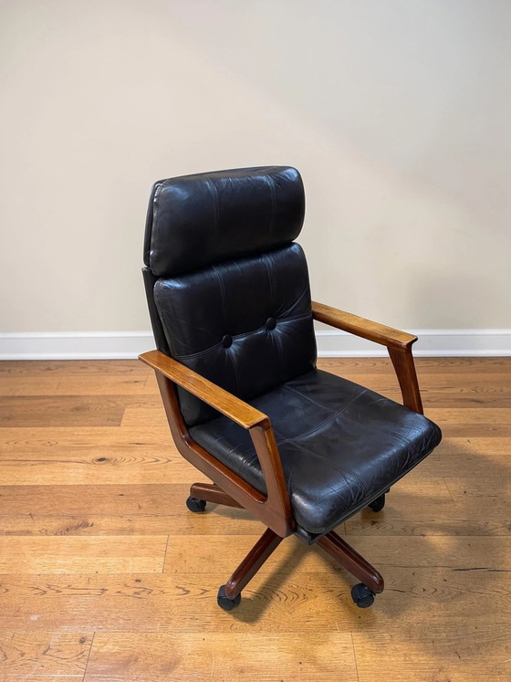 Vintage Mid Century Draaistoel uit Noorwegen – Leer & Teak | Jaren 60/70 | Scandinavisch Modern (photo 7 of 14)