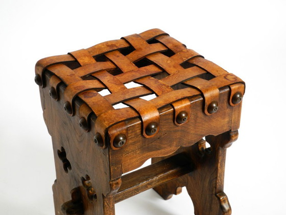Image 1 of Bellissimo sgabello in rovere degli anni '40 con seduta realizzata con cinghie di cuoio