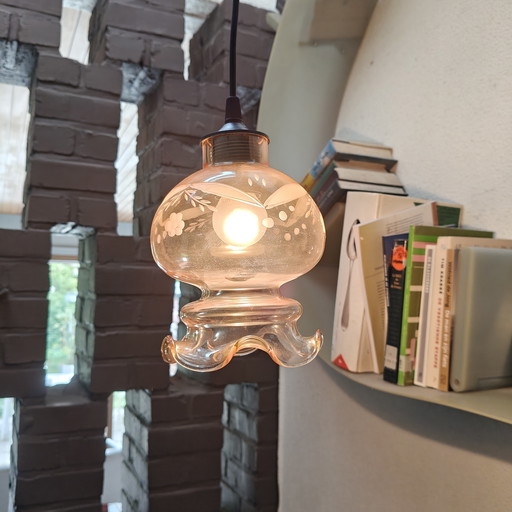 Vintage pendant lamp in amber glass – etched decor – 1970s