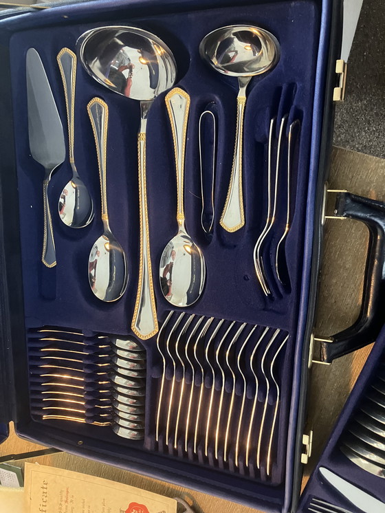 Image 1 of Cubiertos con filo dorado