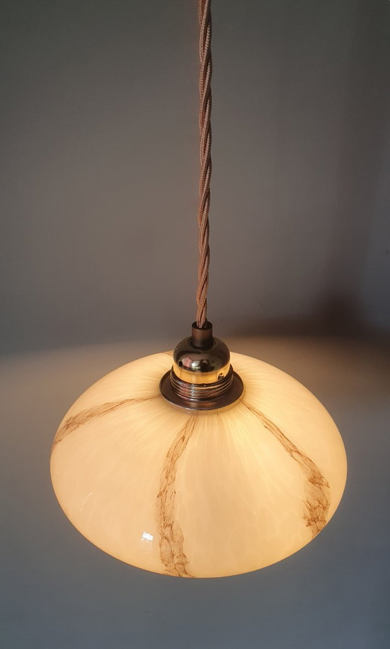 Image 1 of Lampada a sospensione vintage in vetro opalino effetto marmo, in stile Art Déco.
