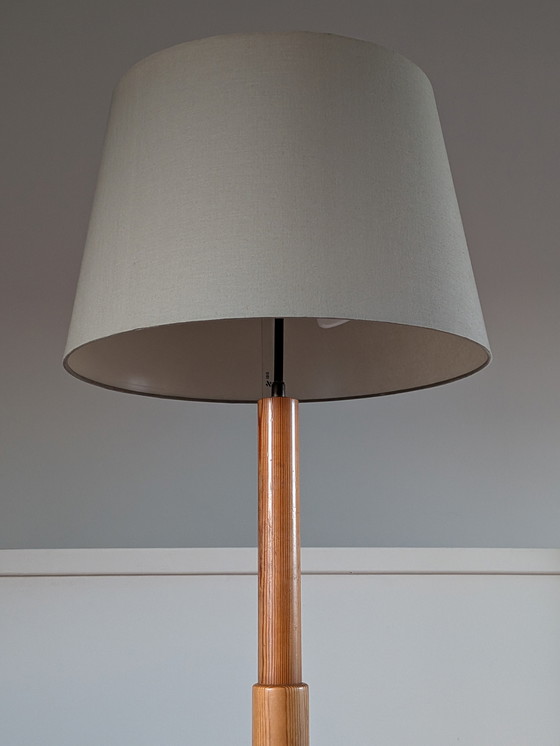 Image 1 of Lampada da terra brutalista svedese in pino – Solbackens Svarveri – anni '70 – Doppia E27