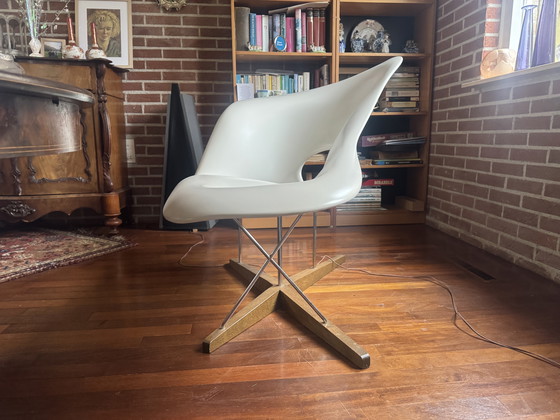 Image 1 of vitra la chaise