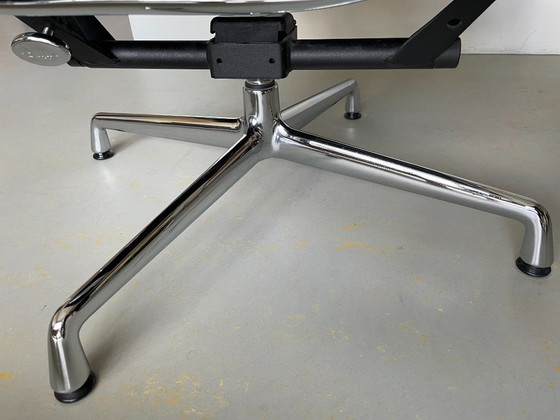 Image 1 of Vitra Eames EA 124 poltrona lounge - nera - hopsak