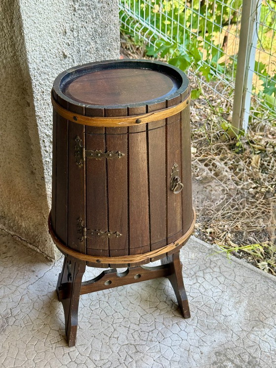 Image 1 of Meuble bar vintage en forme de tonneau 