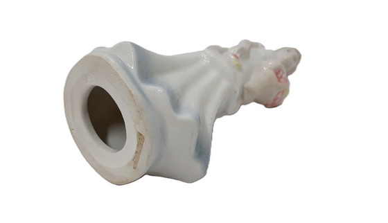 Image 1 of Vintage porseleinen beeldje van elegante vrouw met een mand met bloemen