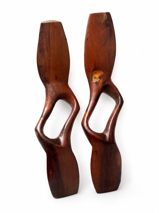 Image 1 of Excepcional par de esculturas biomórficas de madera maciza de mediados de siglo, firmadas y numeradas.