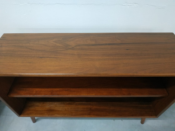 Image 1 of Mueble bajo de pared/librería sueca de los años 60 (estante central regulable)