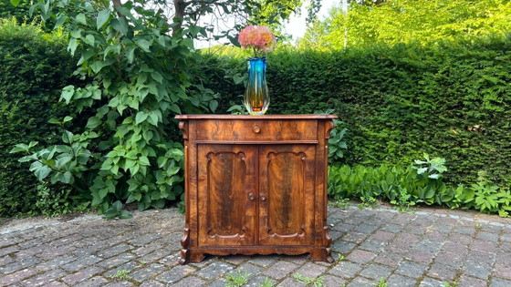 Image 1 of Elegante cómoda de nogal estilo Biedermeier | Mediados de siglo | Incluye envío por transporte de mercancías