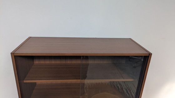 Vintage Scandinavische design vitrinekast – Vitrinekasten, Glas, Hout (photo 5 of 5)