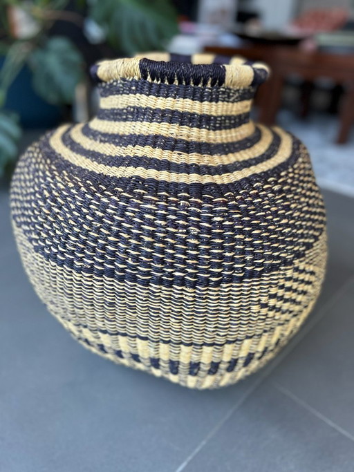 Handwoven basket / vase – from a cooperative in Africa
