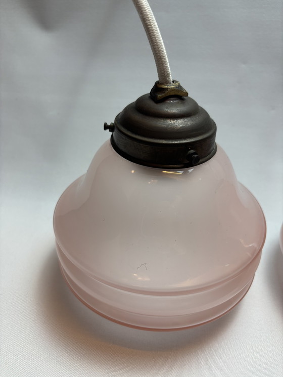 Image 1 of Set van 4 roze opaalglazen hanglampen – vintage