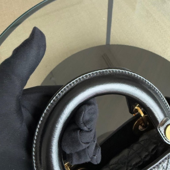 Image 1 of DIOR LADY SMALL - CANNAGE GEGLAZUURD KALFSLEER ZWART MET GOUDEN BESLAG