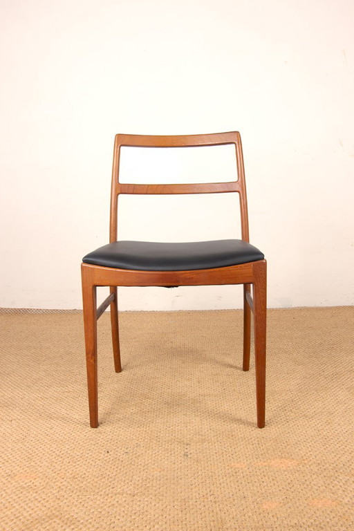 Set of 4 Danish chairs in teak and new leather, model 430 by Arne Vodder for Sibast, 1960.
