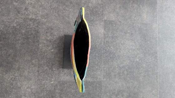 Image 1 of Oggetto artistico in vetro dal design accattivante con base in metallo – fatto a mano