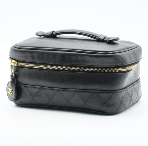 Originele Chanel Zwarte Lamsleren Cosmetische Tas, circa 2000s – Portemonnees & klein lederwaren, Leather (photo 2 of 10)