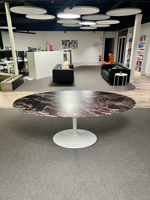 Knoll Saarinen Tulip table Rosso Rubino