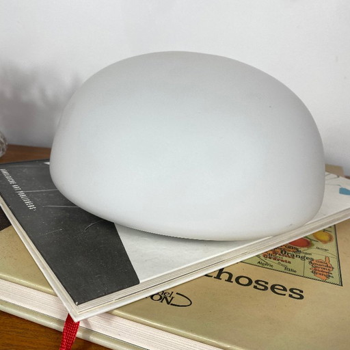 Lámpara de techo antigua o aplique de pared vintage, cristal blanco mate, forma de media luna, 20 cm, años (photo 2 of 9)
