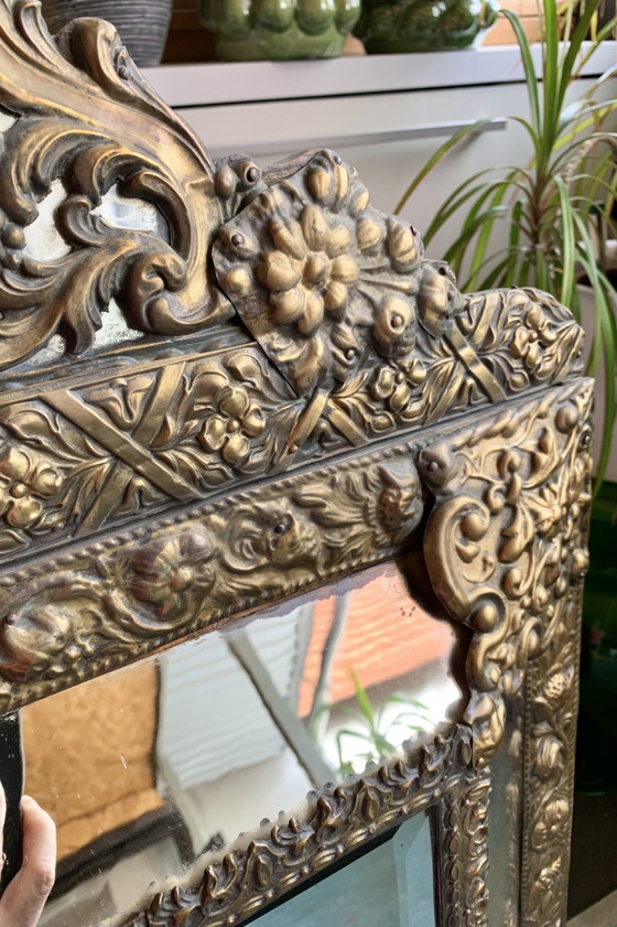Antieke Franse pareclose spiegel uit circa 1880 - Napoleon III. / Neobarok messing repoussé (94 × 60 cm) (photo 8 of 11)