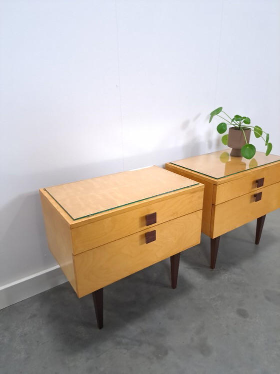 Image 1 of Set nachtkastjes met lade en vierkante grepen