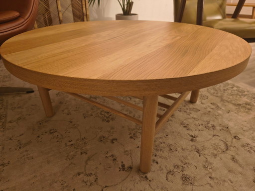 Round oak coffee table