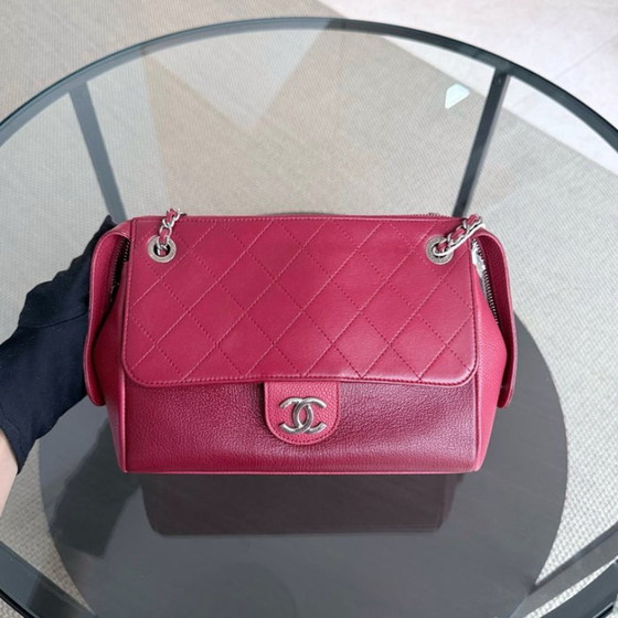 Image 1 of Borsa Chanel Flap Medium - Caviar 25CM trapuntata rosso scuro con finiture argentate Serie 24
