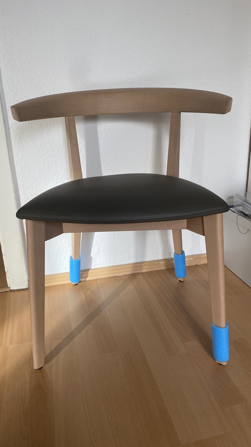 Andreu World Carola chair