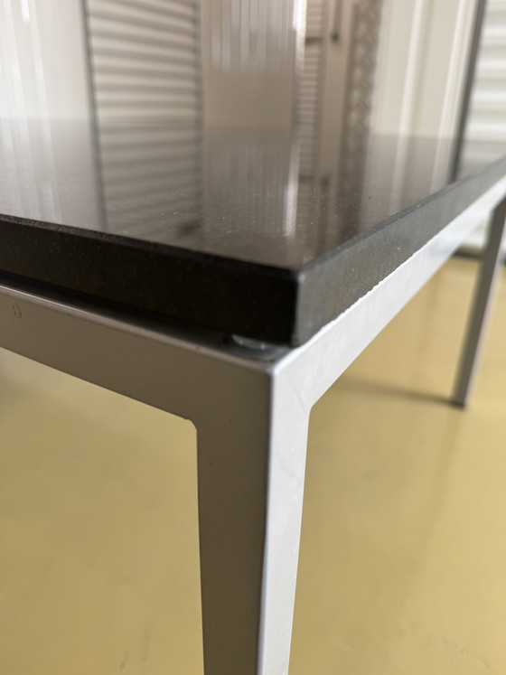 Image 1 of Table basse en granit