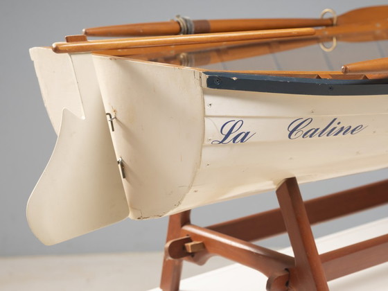 Image 1 of Mesa de centro con forma de barco y tablero de cristal, diseño contemporáneo (posterior al año 2000)