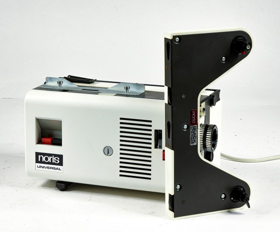 Proyector Noris Universal, Plástico Blanco y Metal, con Caja Original – Focos (photo 8 of 17)