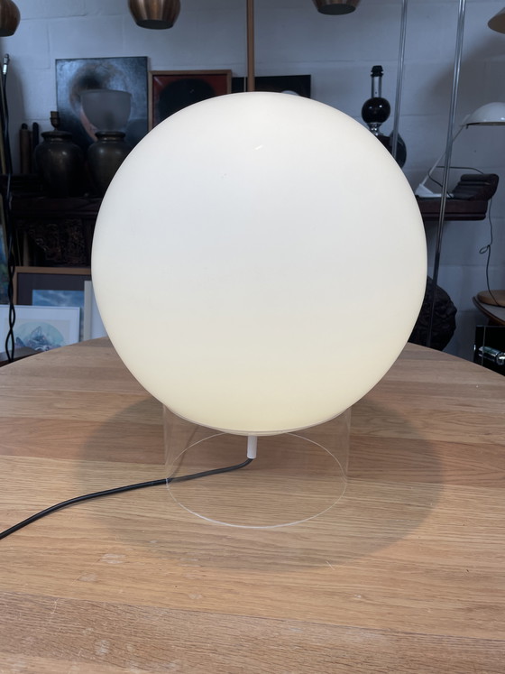 Image 1 of Große opalglasierte Tischlampe