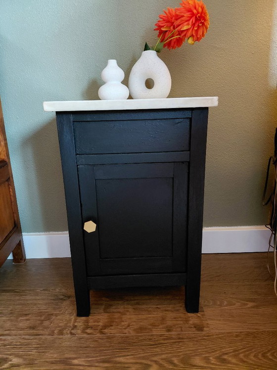 Image 1 of Comodino nero con piano in marmo