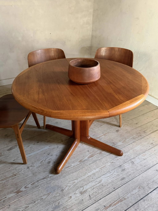 Vintage round Scandinavian teak table with a central star base, extendable.