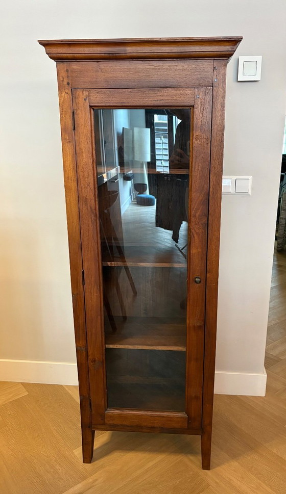 Image 1 of Massief houten vitrinekast