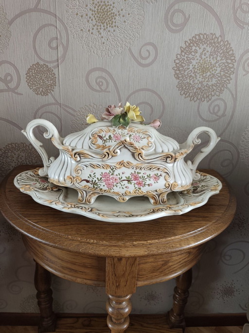 vintage keramische soepterrine met bijhorende onderschaal 