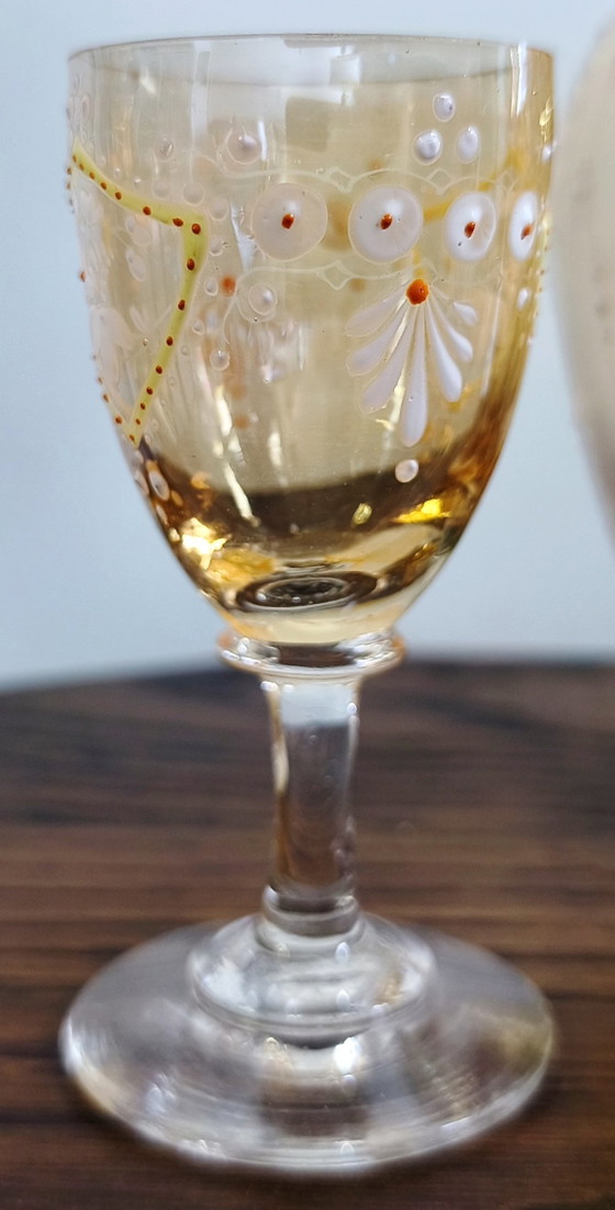 Wunderschöne Antike Böhmische Bernsteinfarbene Glaskaraffe & Likörglas-Set – Handbemaltes Hoch-Email, ca. (photo 10 of 12)