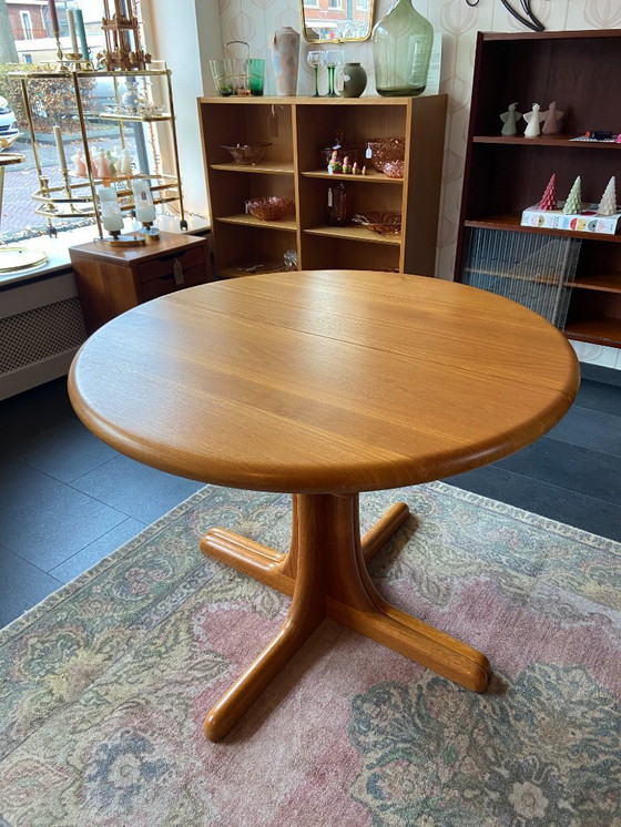Image 1 of Vintage Danish extendable dining table made of solid teak wood