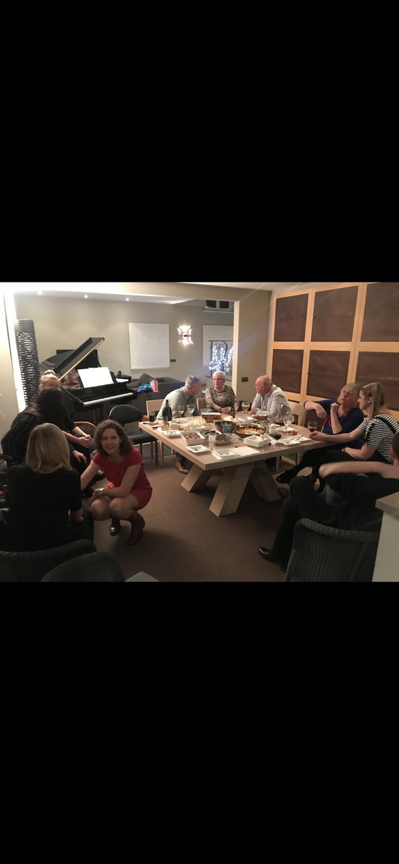 Image 1 of La table « Metro » de Birdmanfurniture et les six chaises « Amsterdam » sont conçues par Frans Van der Heijden.