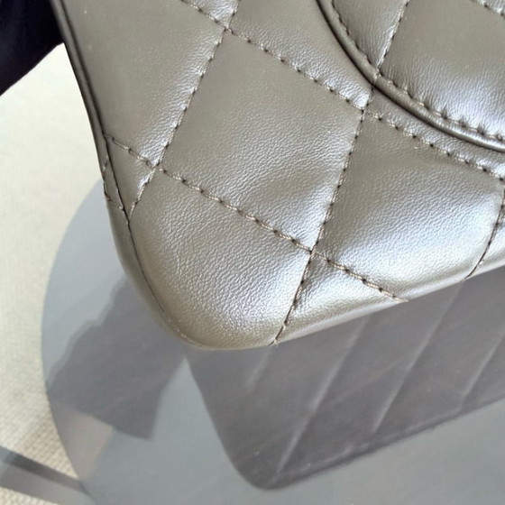 Image 1 of Chanel 2.55 Reissue 226 - Pelle di vitello trapuntata invecchiata, verde militare scuro, hardware dorato, serie 13