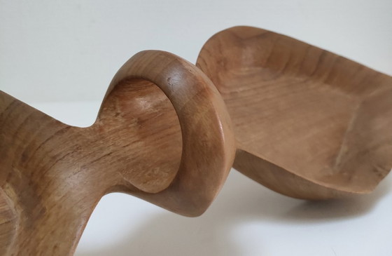 Image 1 of gesneden snuisterijenbakje van massief hout