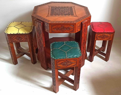 Octagonal pedestal table + 2 footstools Colonial 30s